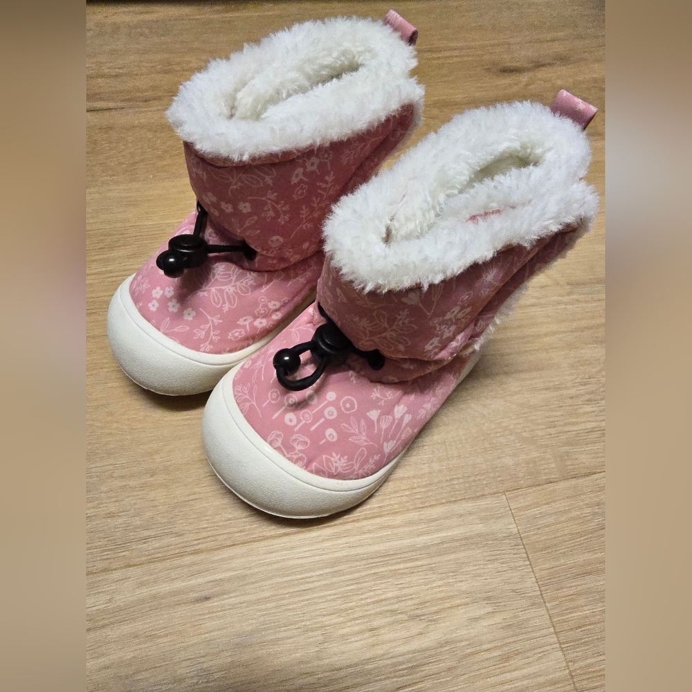 Jan & Jul Water Resistant Stay-On Winter Trail Boots Size 6
